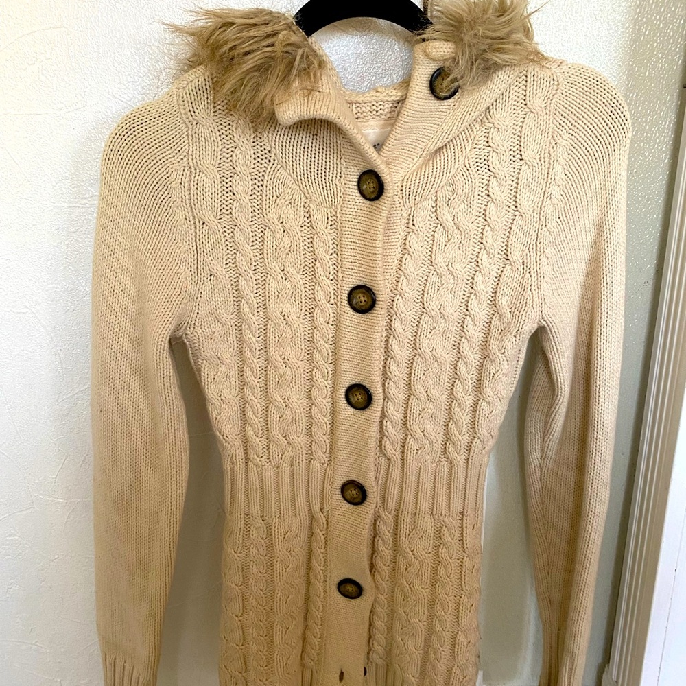 Soft and cozy. Perfect to wear during spring or fall. Lightly worn. XS